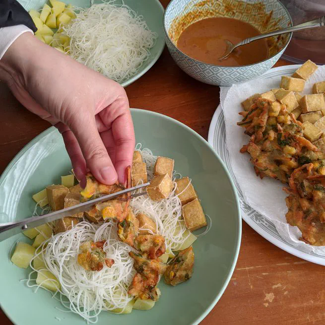 Makan siang ketoprak dan refleksi tentang Global Value Chain (GVC)